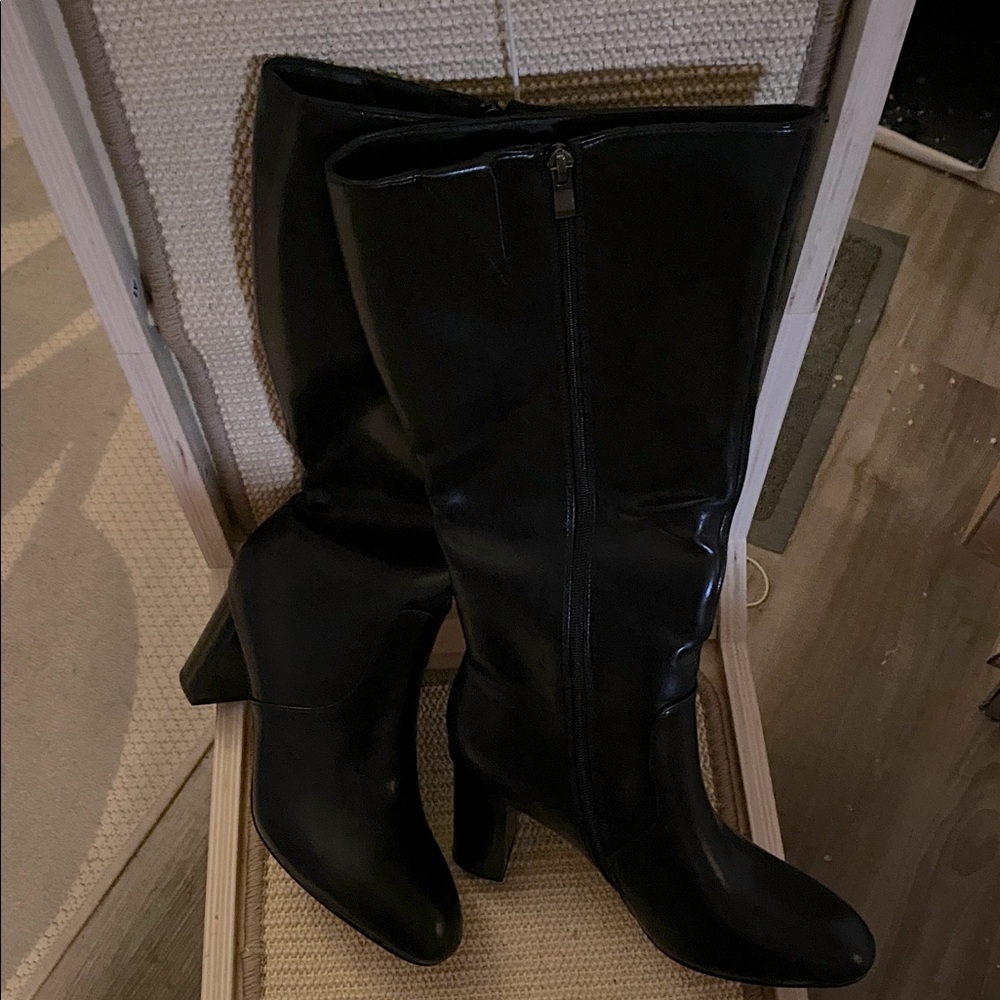 Qi Elegant Black Heeled Boots